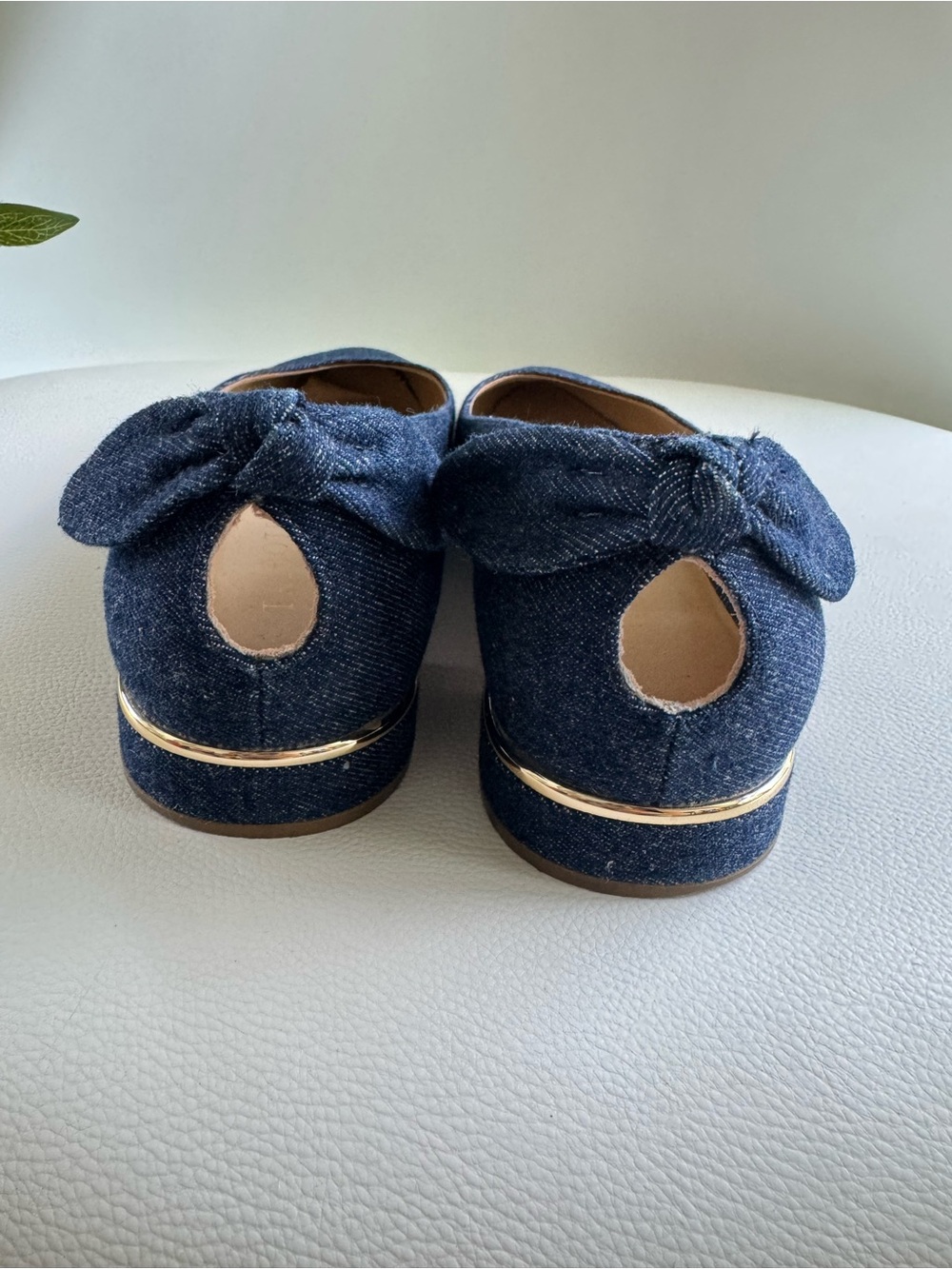 Talbots Denim Bow Ballet Flats Womens 8.5 M Blue Gold Heel Leather Sole Shoes - Picture 4 of 7